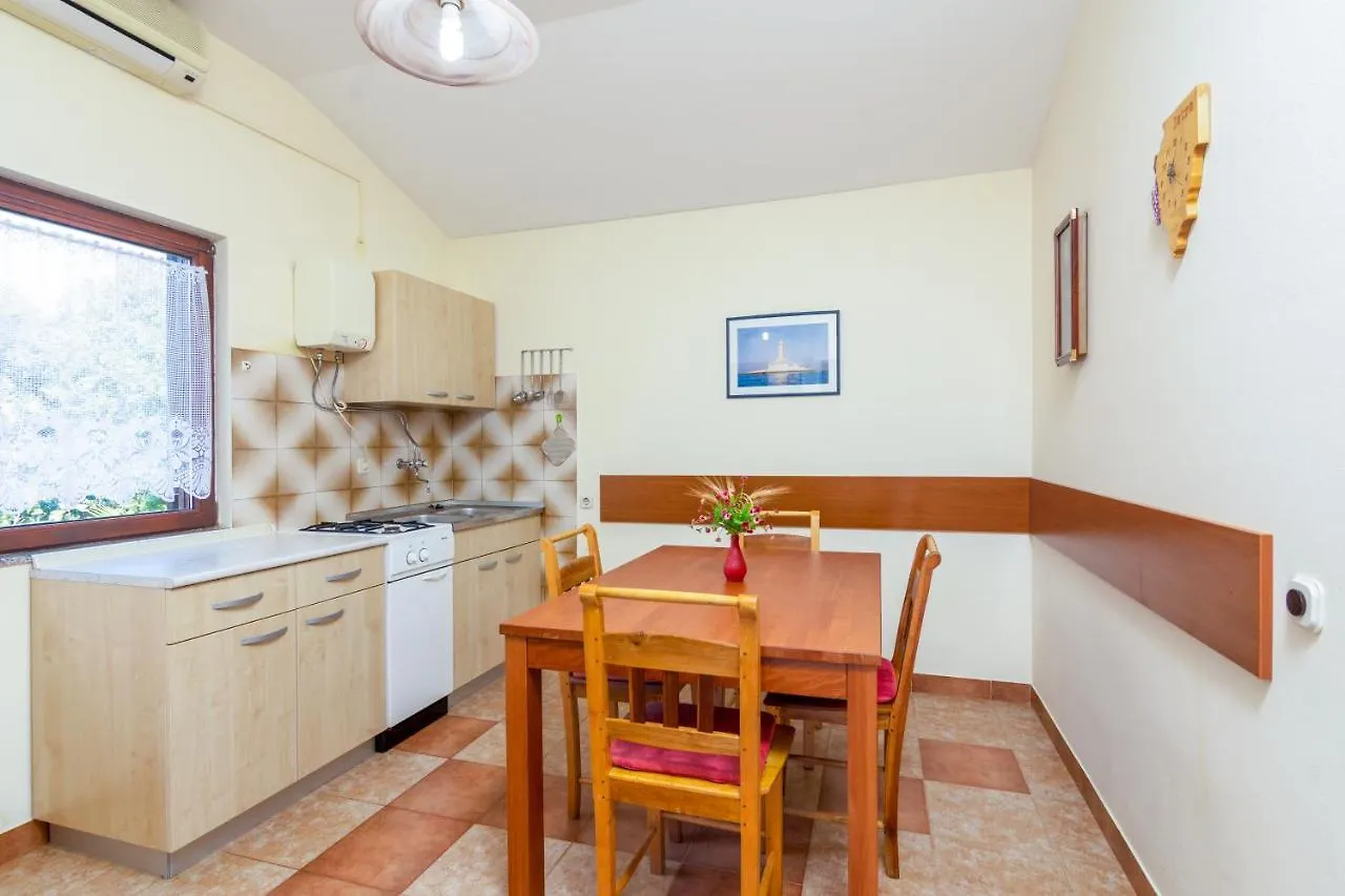 Apartments For Families With Children Banjole, Pula - 2258