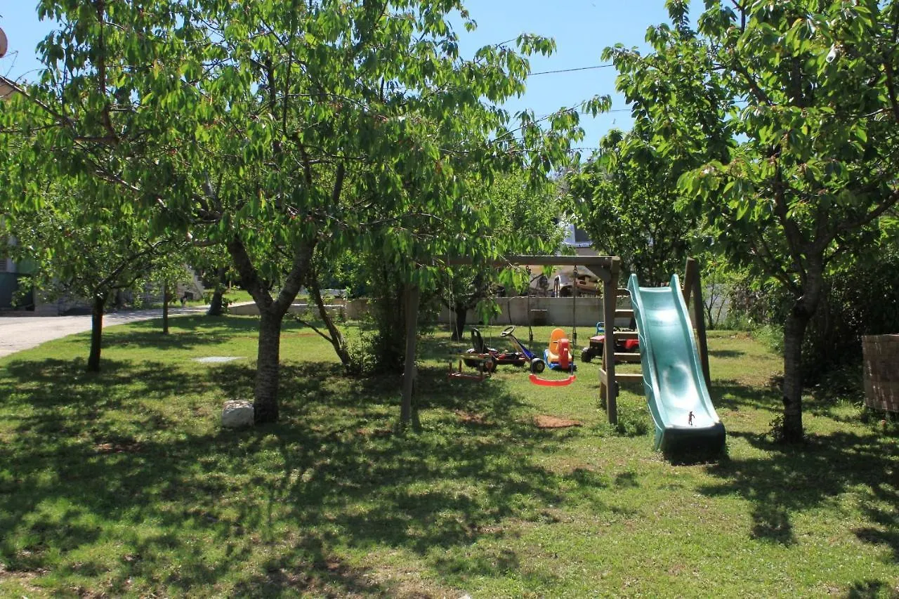 Apartments For Families With Children Banjole, Pula - 2258 0*,
