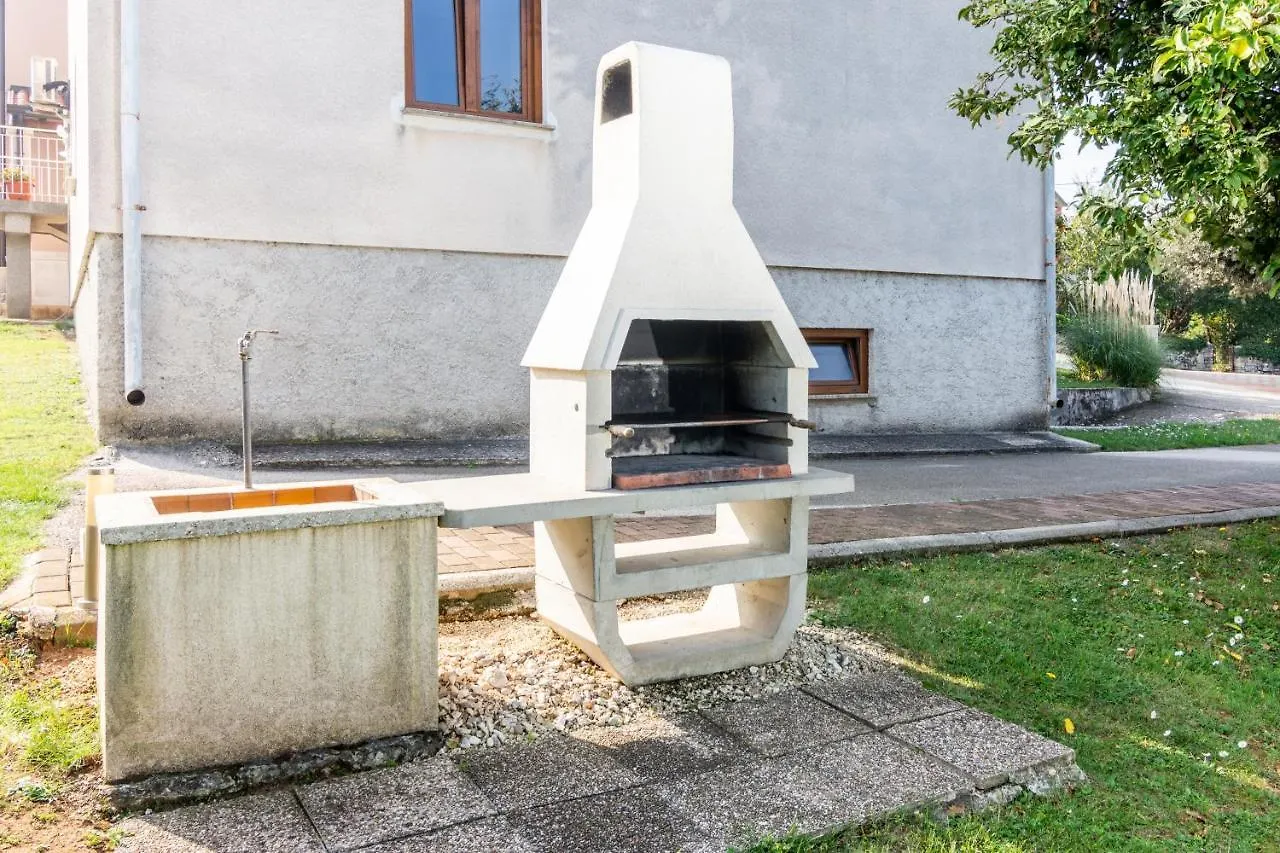 Apartments For Families With Children Banjole, Pula - 2258