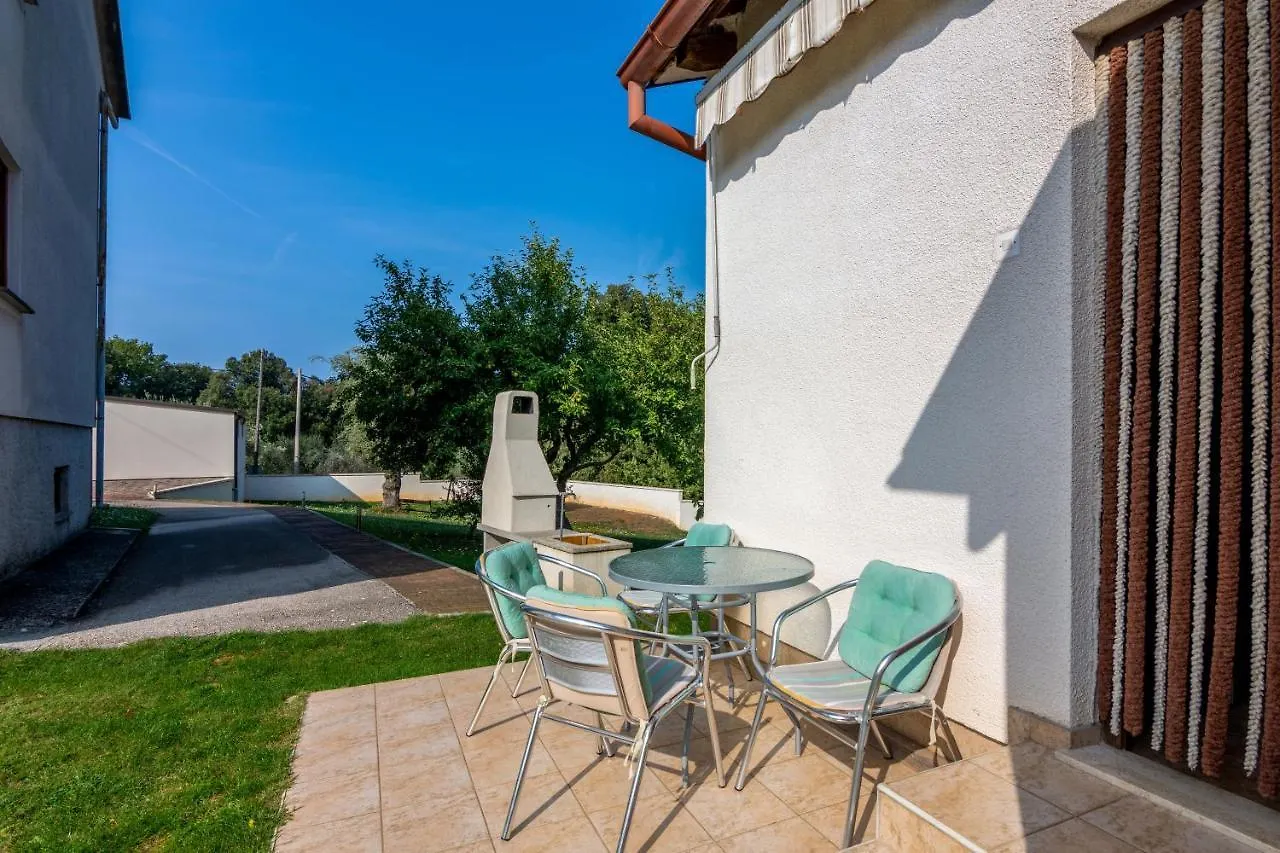 Apartments For Families With Children Banjole, Pula - 2258 0*,