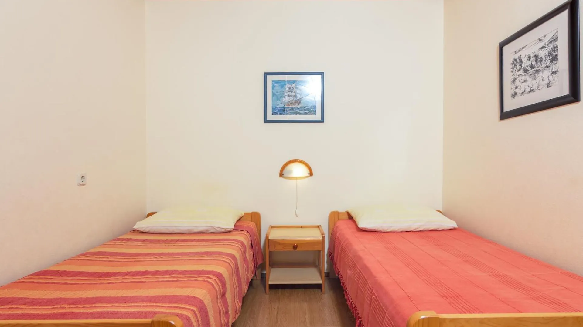 Apartments For Families With Children Banjole, Pula - 2258 Croatia