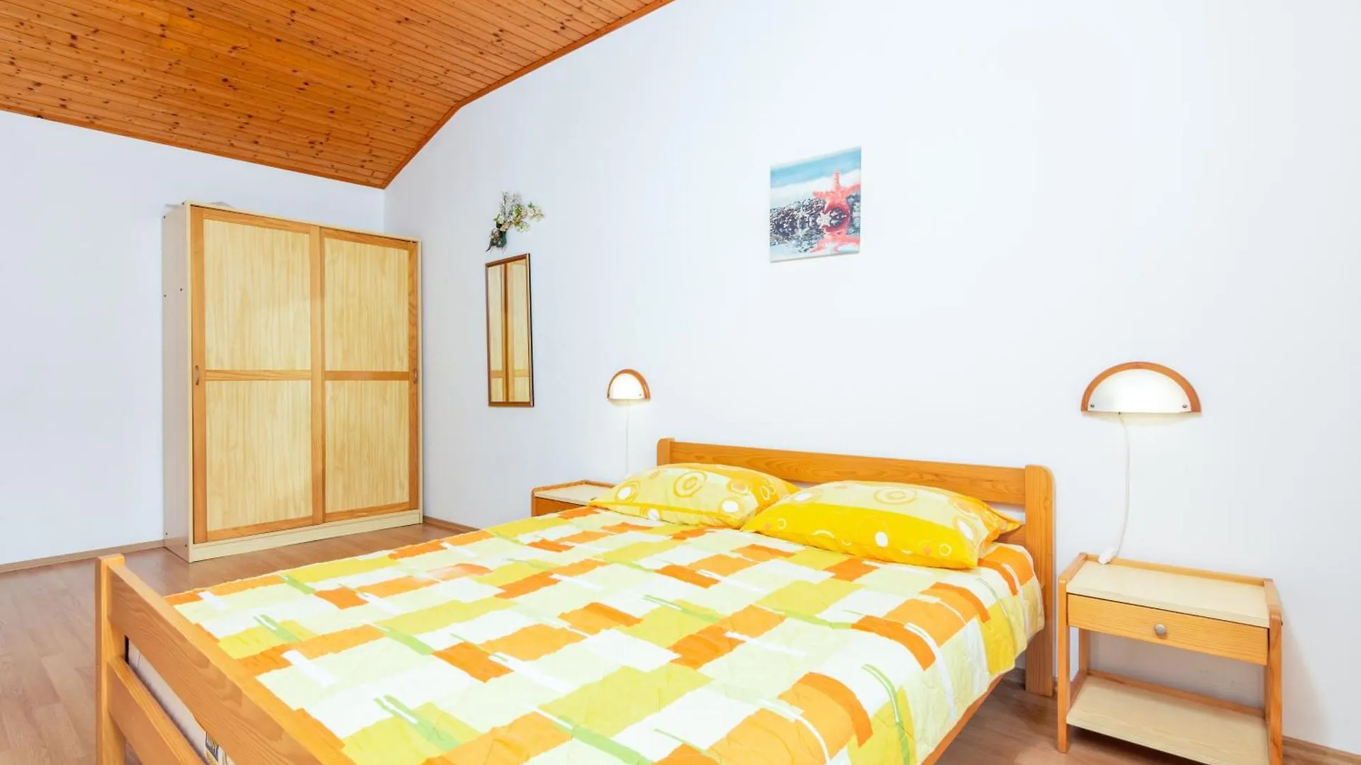 Apartments For Families With Children Banjole, Pula - 2258